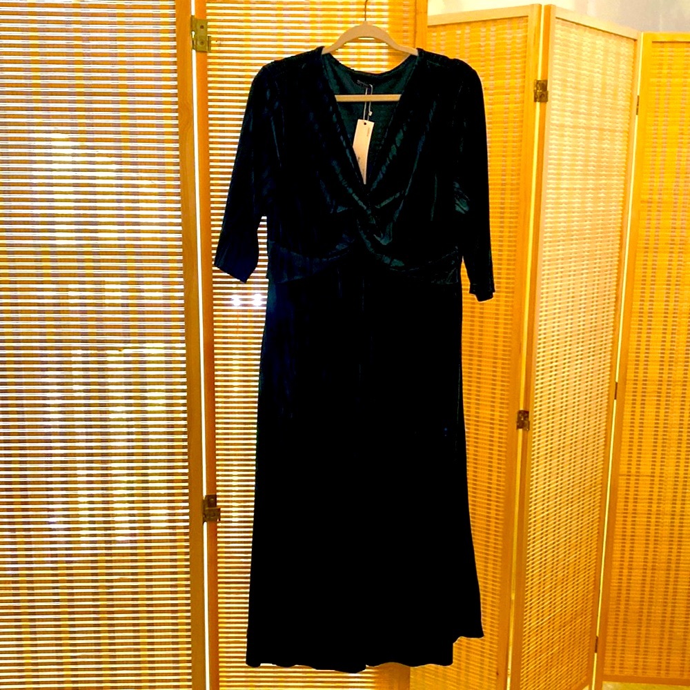 NWT BloomChic “JUNIPER” emerald green crushed velvet dress size 1x 14 16